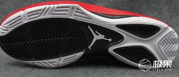 你从不注意的鞋底花纹，却成了乔丹科比封神的“秘密”