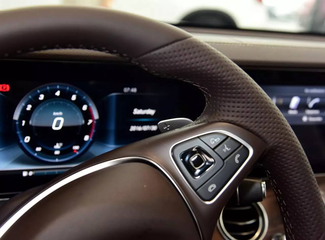 手动模式速度不够升不了挡吗,车静止状态抖动是什么原因