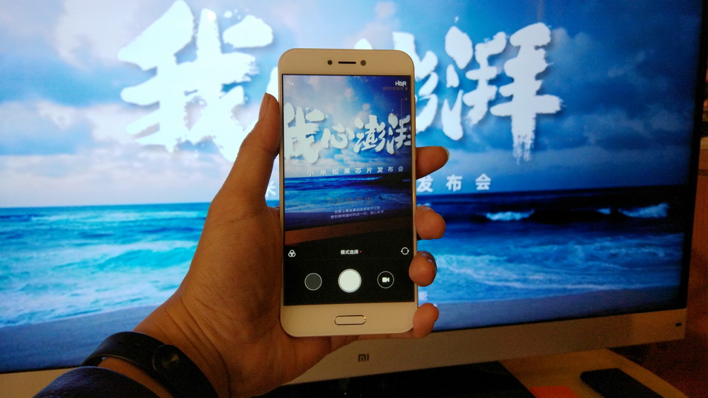 这是一部真小米手机，又轻又薄的小米手机5c