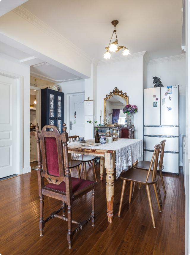 她凑来一堆二手家具,装了人生的第一套房子,关键还特别好看!