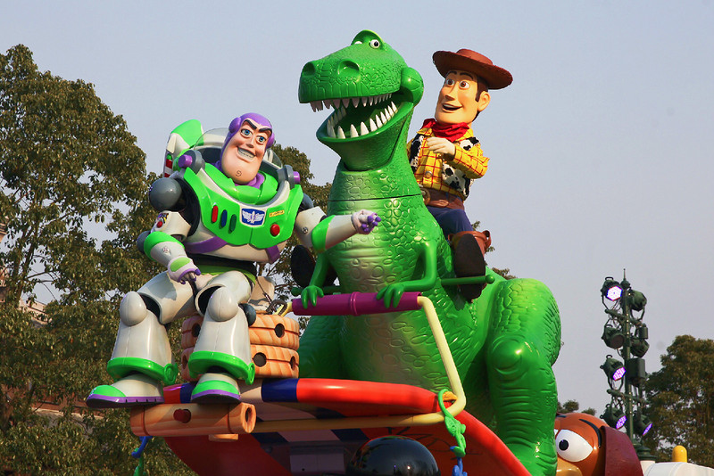 上海迪士尼乐园2天一夜游玩攻略,上海迪士尼2天游玩攻略