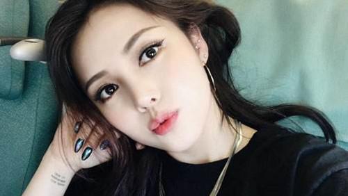 用口红在手上画图案,用手涂口红的正确方法