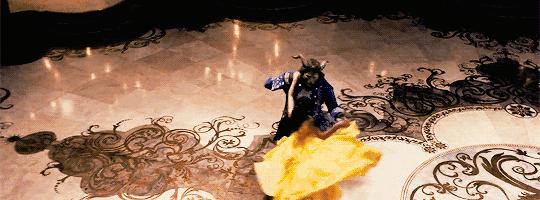 买不起大牌可以穿的衣服,买不起系列礼服