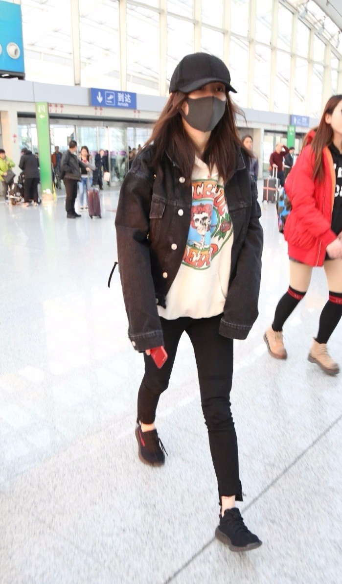 倪妮同款牛仔裤什么牌子,倪妮同款锥形牛仔裤