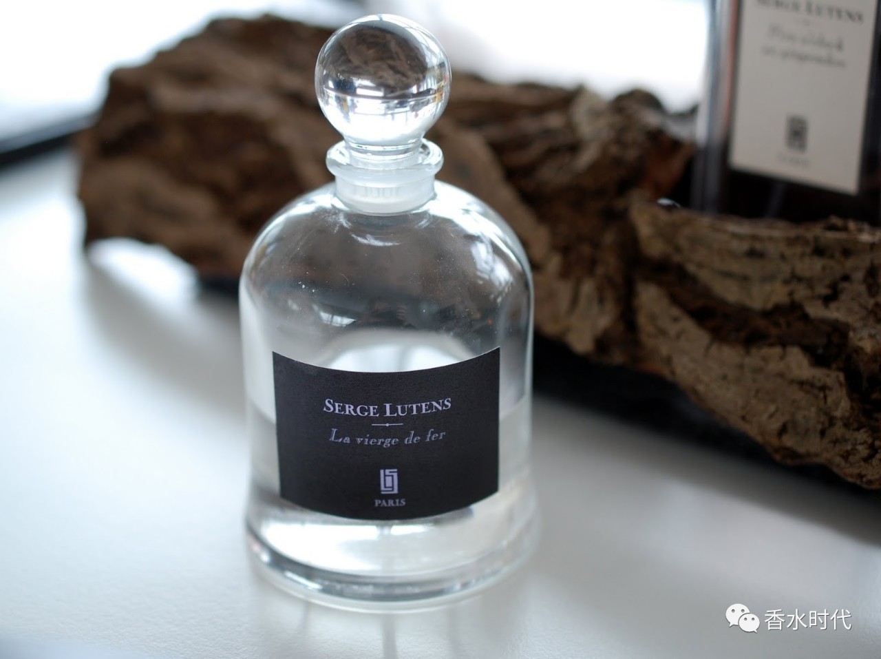 沙龙香和小众香水哪个好,芦丹氏黑色曼陀罗香水好闻吗