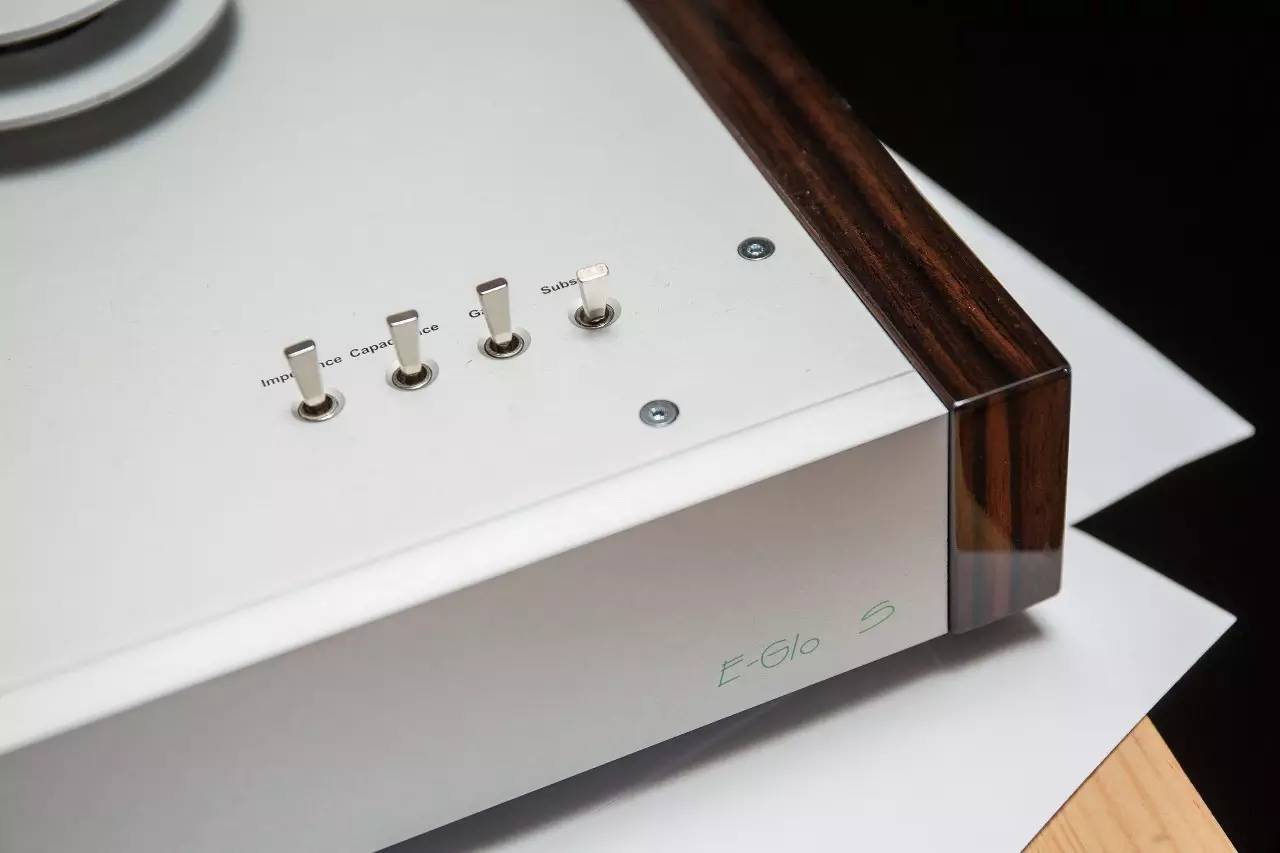 通透细致的音乐感-EATE-GloS电子管唱头放大器