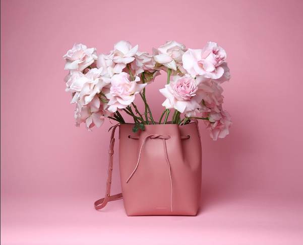 又便宜又大空间实用的双肩包,几百左右好看的大牌双肩包