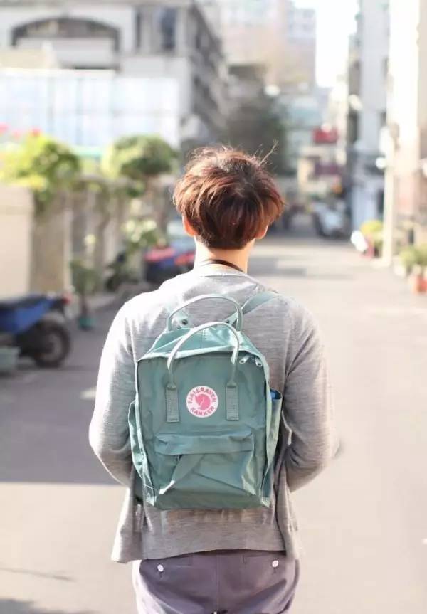 有态度|谁说双肩包就是年轻人的专利,明明是谁背谁都美啊!