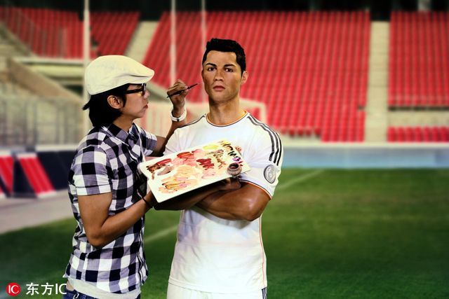 c罗蜡像在纽约时代广场揭幕,c罗雕像蜡像效果图