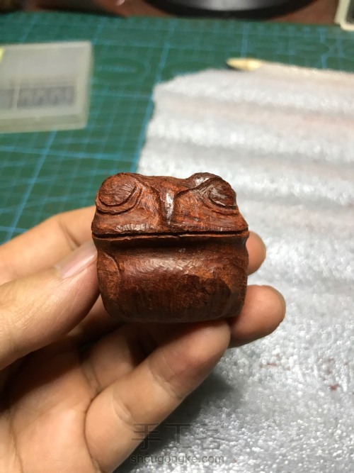 小叶紫檀木刻蟾蜍