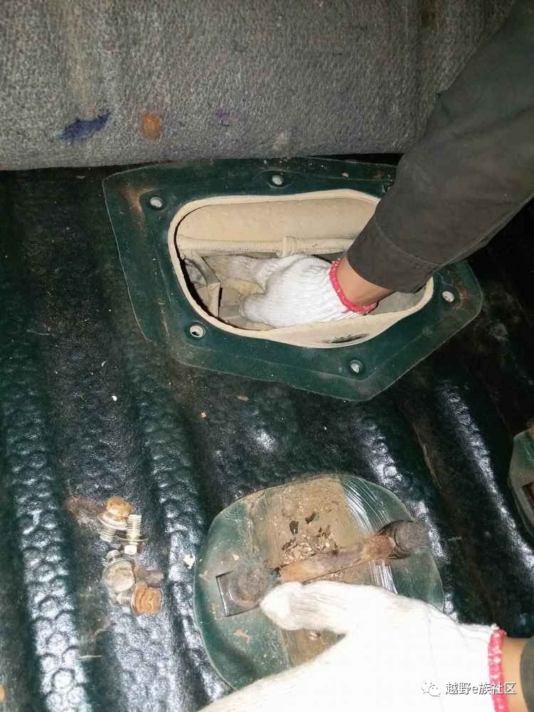 手油泵按压处渗油怎么修理,手油泵坏了怎么自救