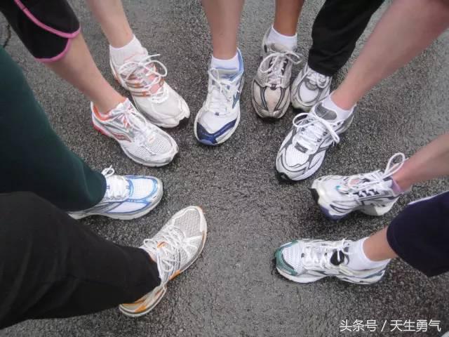 跑鞋买正好还是稍微大一码好,跑鞋应该刚好合适还是买大一点