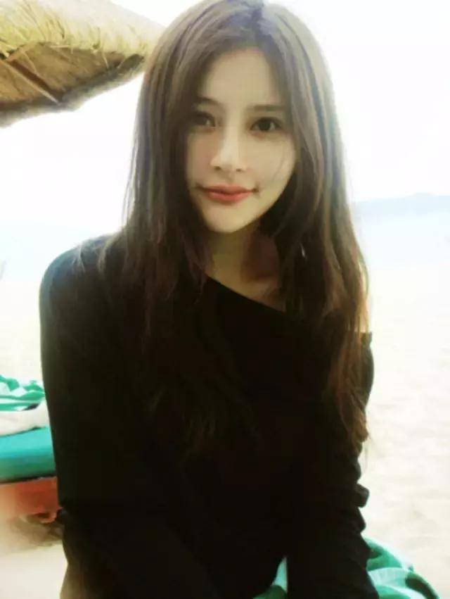 中分和侧分哪个显脸小,选对了发型才会有改变