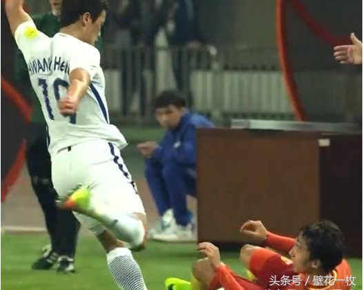 国足进球GIF来啦，这是激动人心的一刻