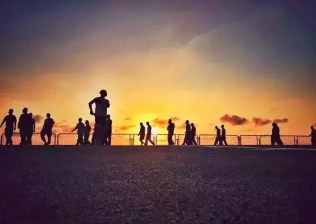 兄弟，听说你要移防到艰苦地区了