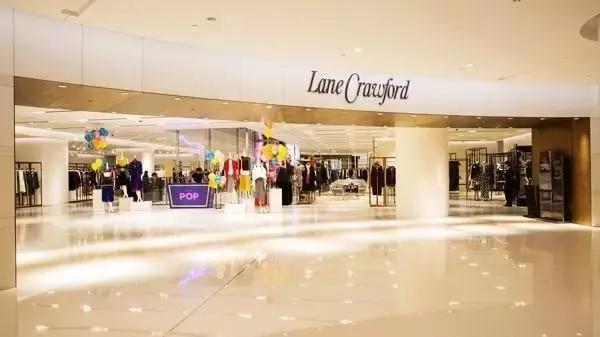 不敢去大牌店试衣服的年轻姑娘，可能永远不知道自己有多美