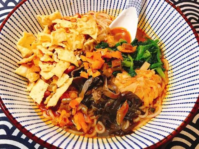 水润无瑕气垫粉底霜,美白补水防晒粉底三件套