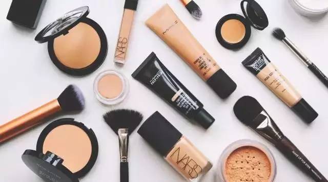 ysl粉底液打造清透底妆,底妆用粉底液还是cc好呢