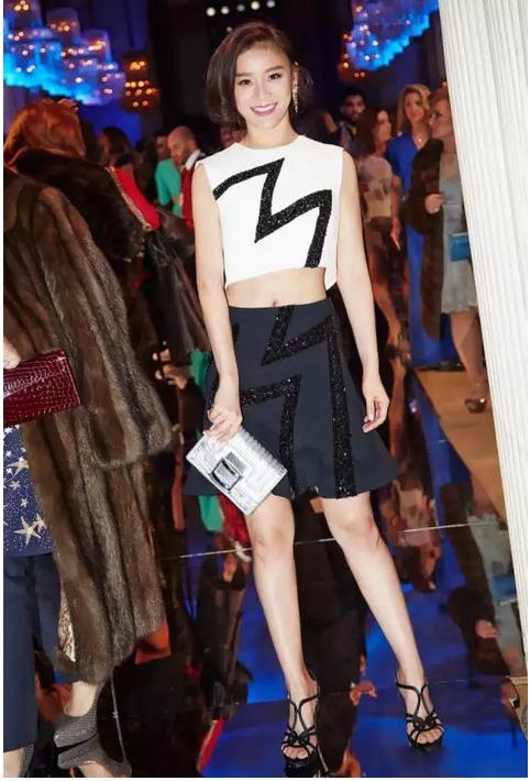 云巅之上简兮什么角色好,云巅之上简兮同款服装