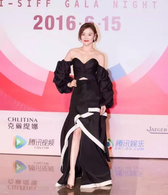 云巅之上简兮惊艳化妆出场,云巅之上简兮表演被肯定