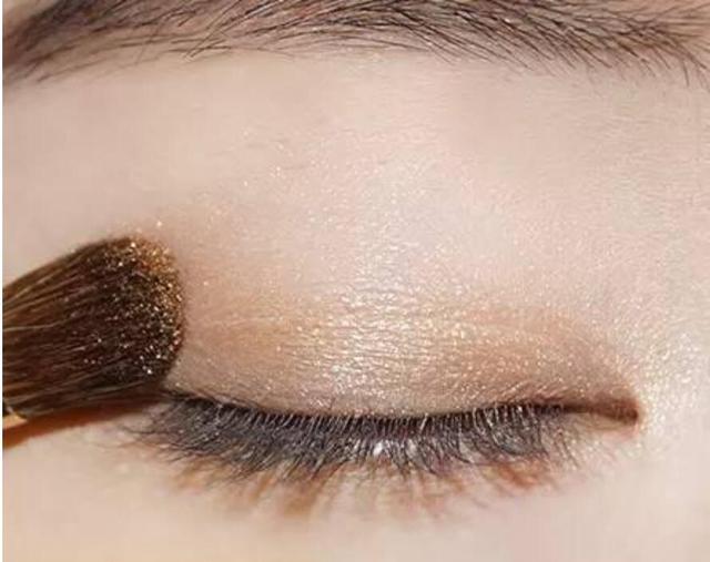 服装可以和什么结合,类似色的服装搭配