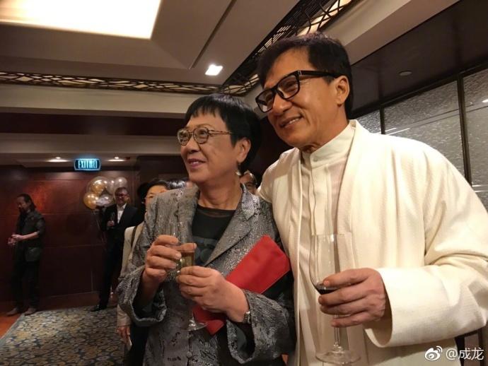 成龙和卢惠光同框,卢惠光成龙决裂