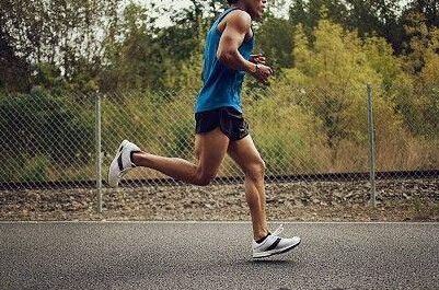 跑步胯部肌腱损伤怎么恢复,跑步小腿肌肉痉挛怎么解决