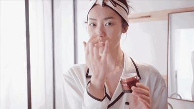 爆痘脱皮怎么快速解决,换季爆痘干燥