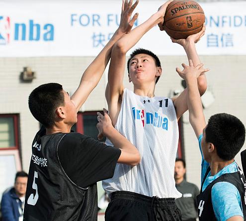 李楠爱子统治冠军赛！中锋身高前锋技术这个姚明接班人最靠谱