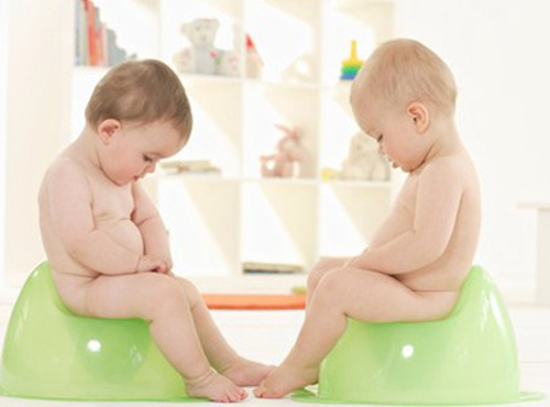 宝宝尿布里的尿味很难闻该怎么办,宝宝尿布感染一定要吃消炎药吗