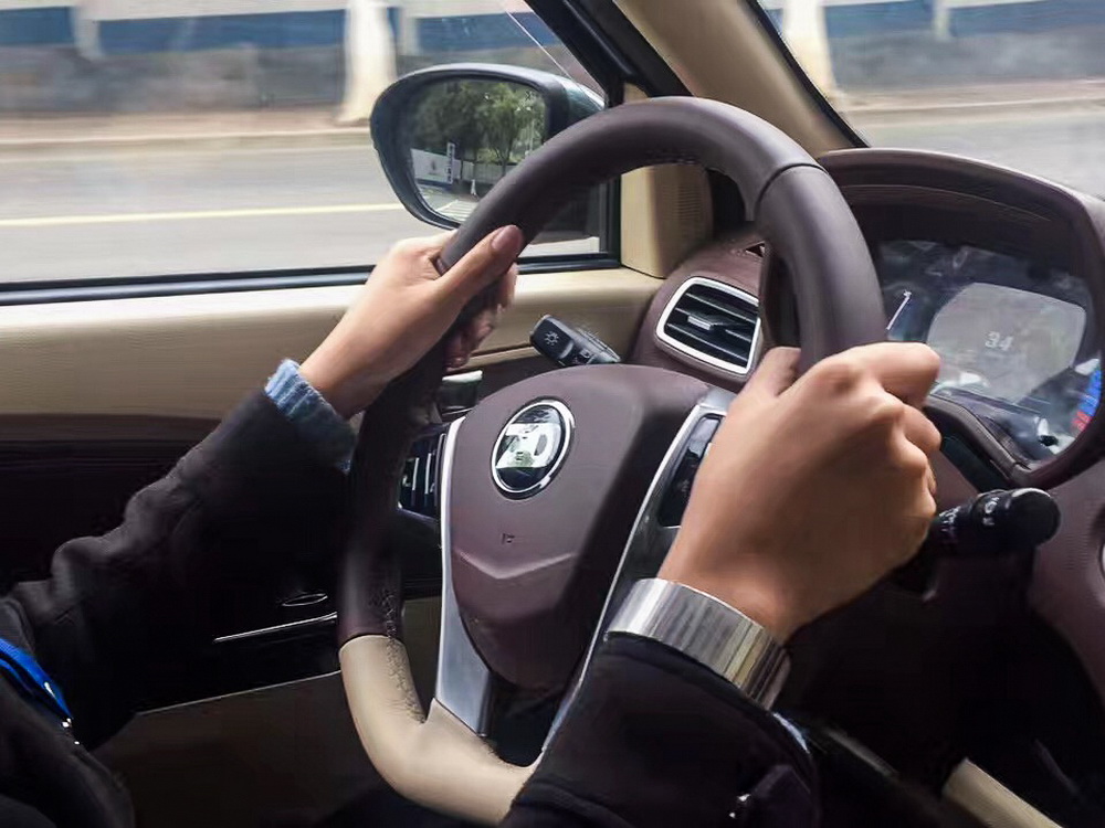 电动车双门超跑,超跑双门纯电动车