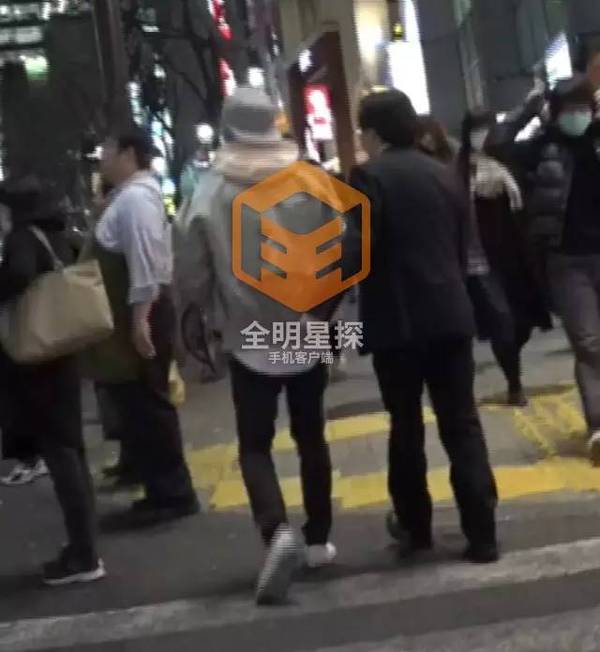 厉害了！鹿晗与神秘地陪同游东京3小时，还惹出了大动静！