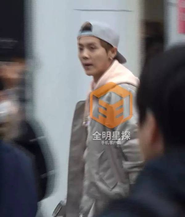 厉害了！鹿晗与神秘地陪同游东京3小时，还惹出了大动静！