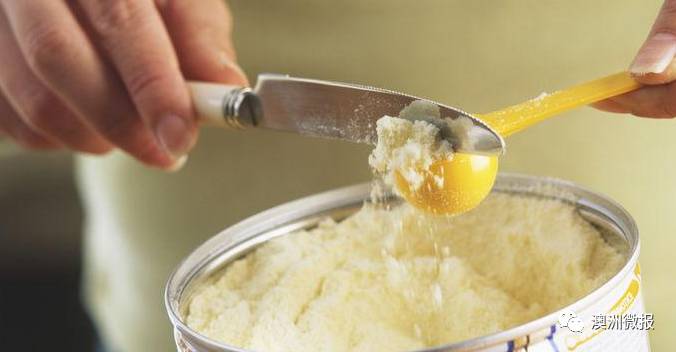 假奶粉加工窝点查获10吨劣质奶粉,假奶粉查获