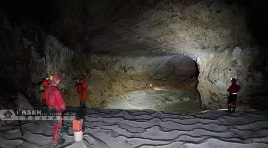 城报｜震惊！东兰发现了一个巨大的“黑色眼睛”，中外科考队惊讶不已