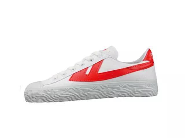 刘雯最新穿搭卡其色老爹鞋,刘雯穿的运动鞋有哪些