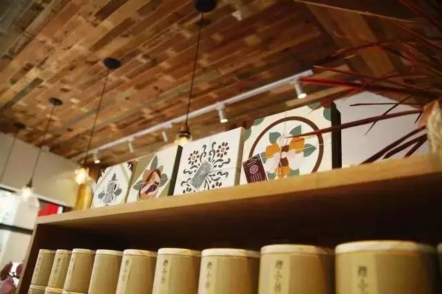 这座藏在旧城区菜市场里的“百货”,装满了老厦门的味道!