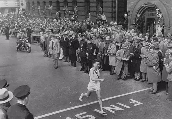 四大跑鞋优劣势综合对比,被严重低估的三款国产跑鞋