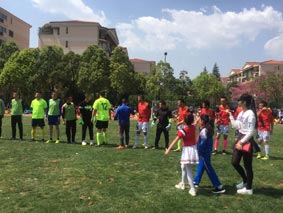 云岭校园直播间连线绿茵场