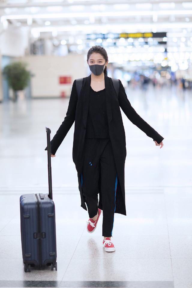 关晓彤黑色造型图片,关晓彤全黑造型私服