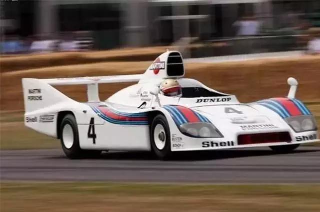 你们都是来看赛车，我来看的是会移动的几个亿！