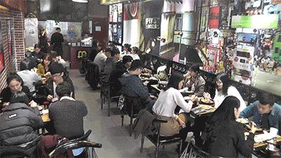 村书记不干了去加盟了个米高林铁板厨房，他是怎么想的呀