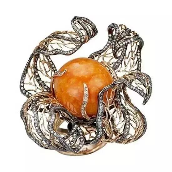 海螺吐出龙珠的视频,海螺吃出天价龙珠