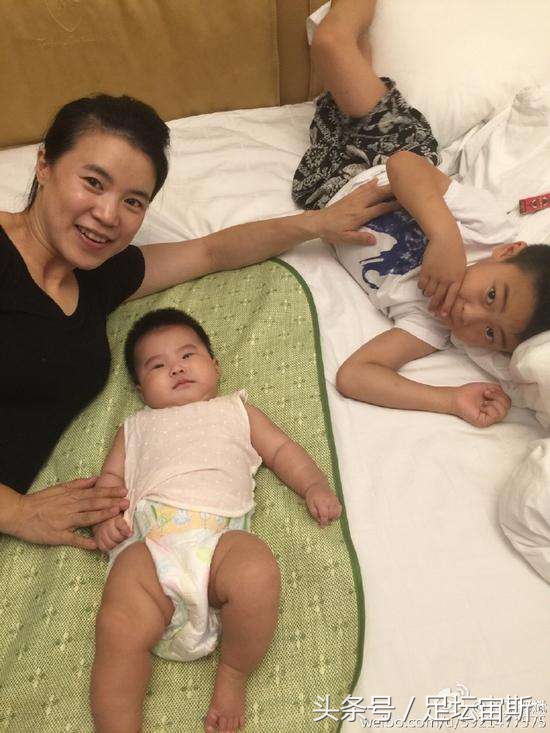 王皓近况两儿子照片,孔令辉马苏王皓