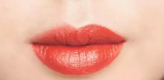 化唇妆要不要盖住唇线,唇线不明显怎么画唇线视频