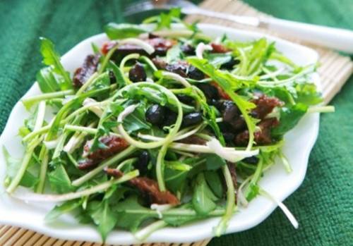 药草皇后蒲公英泡水喝,喝蒲公英茶对口疮有好处吗