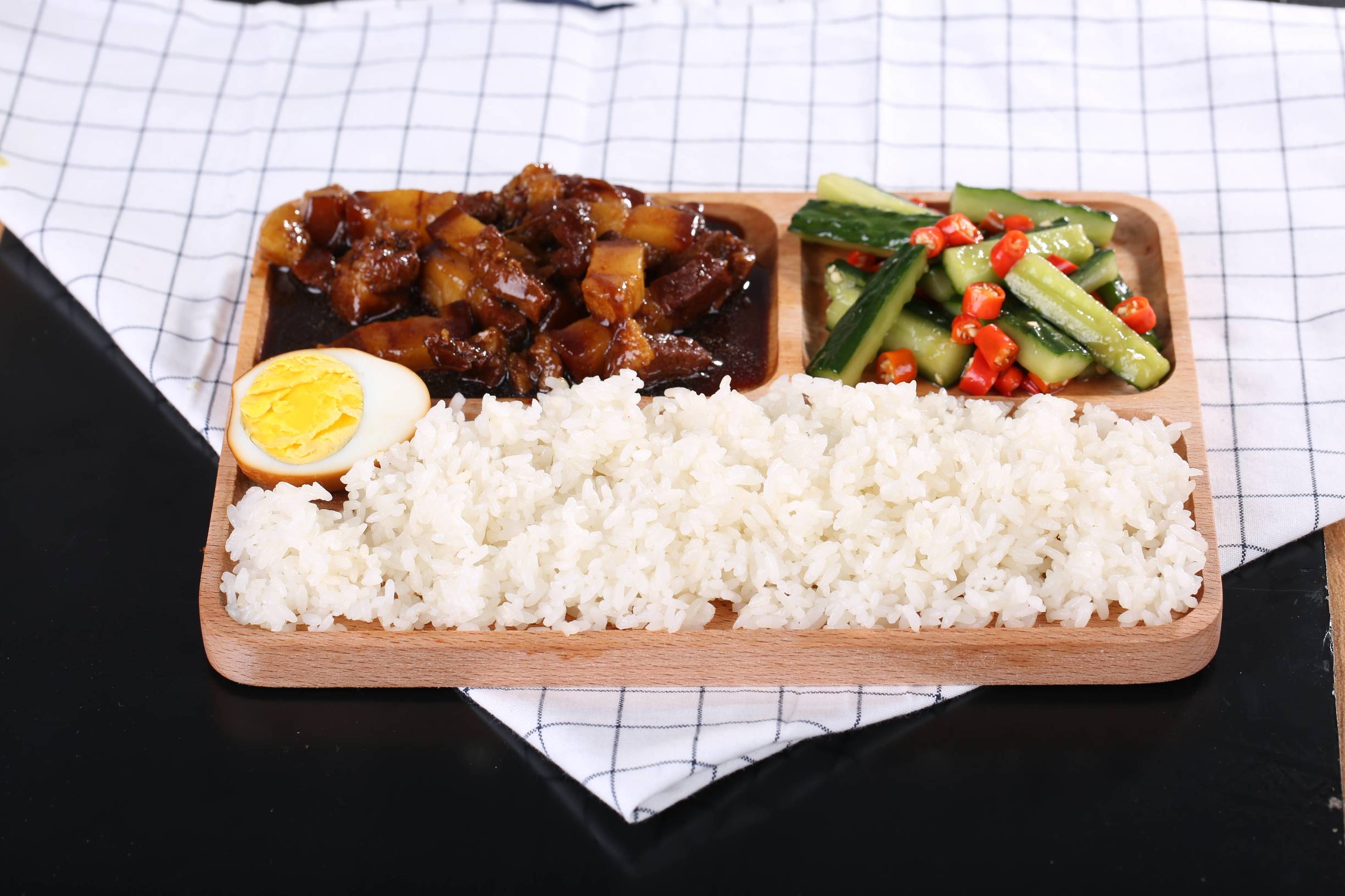 美女不出家门尝遍华派士经典美食