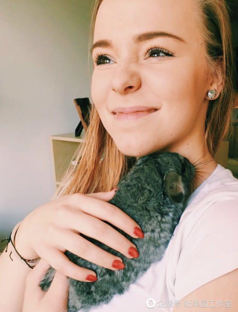 波兰女神爱龙猫，也是文艺女青年