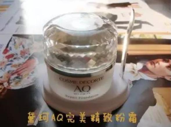 明星化妆台上的产品,明星的专属化妆品