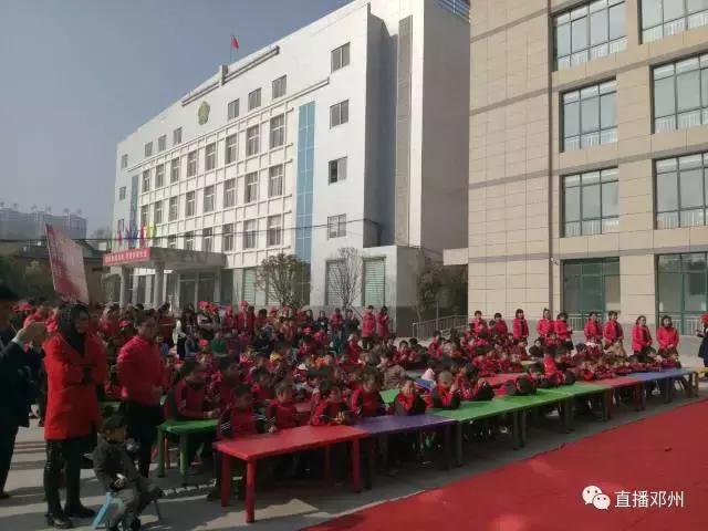 残疾儿童康复中心志愿者活动,志愿者为乡村儿童送温暖